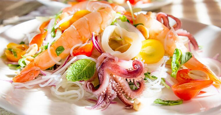 Erkek gücünü artırmak için deniz ürünleri salatası